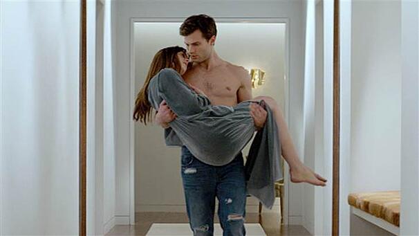 1D274906429135-x_tdy_fifty_shades_trailer_140724.blocks_desktop_large