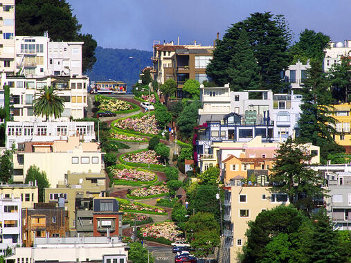 Lombard-Street-San-Francisco