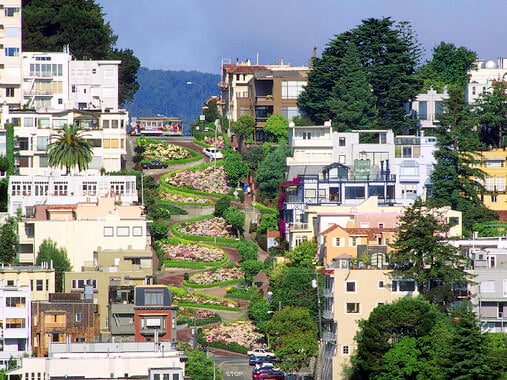 Lombard-Street-San-Francisco